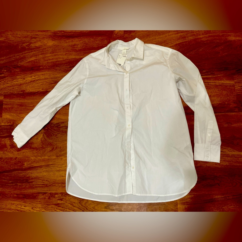 3/$15 
NWT H&M White Button down shirt size small. B1